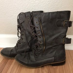 Combat boots
